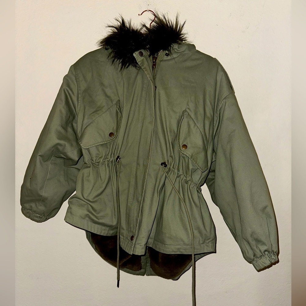 Urban Outfitters women’s green faux fur lined hooded parka coat S contemporary